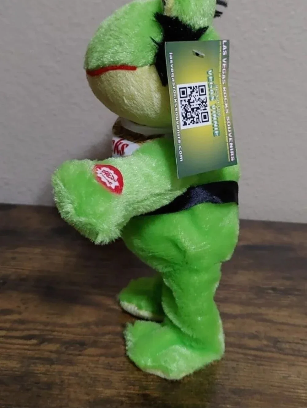 Adorable Las Vegas Rocks Vinnie The Frog Singing Animated Brand New With Tags.